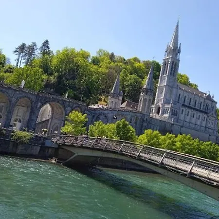 Proche Sanctuaire Duplex 12 Voyageurs 150m2 Lit Bebe Et Balcon Fumeur En Exterieur * Lourdes