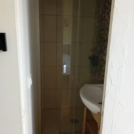 Sanctuaire Lourdes 180 M2 Duplex 5 Chambres 15 Voyageurs 10 Lits Balcon